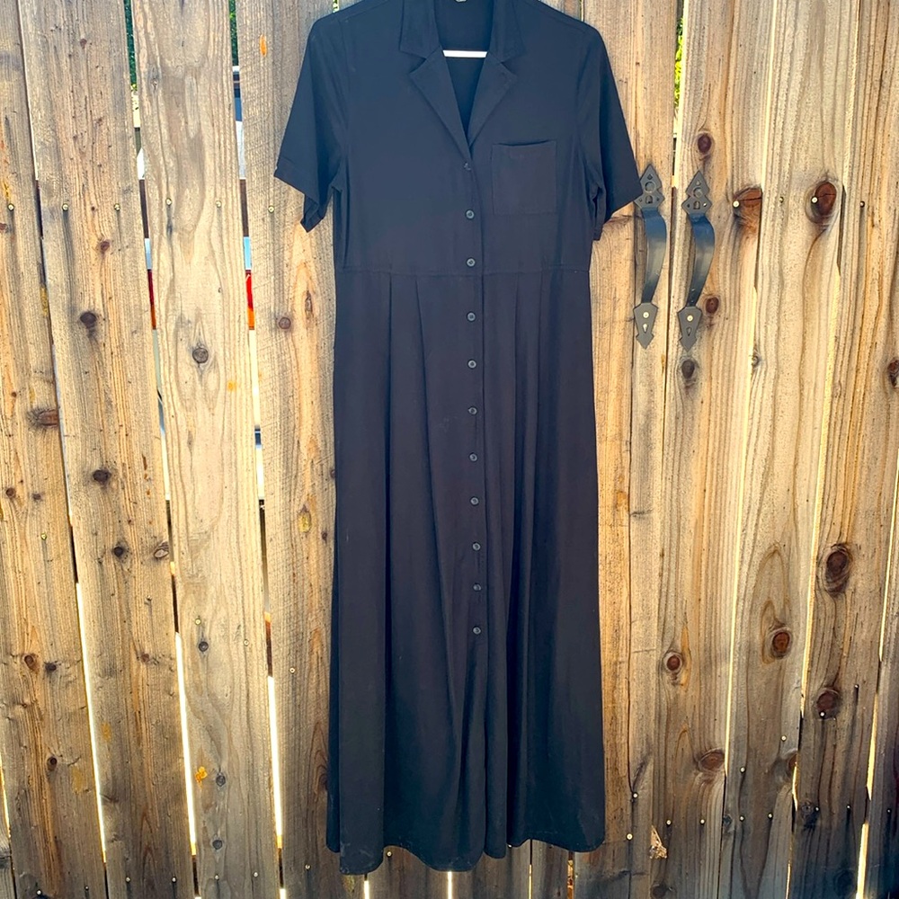 Black dress, long and flowing